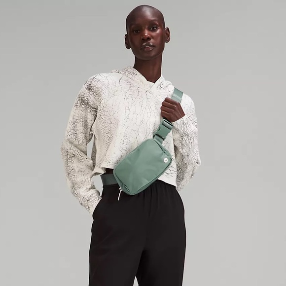 NWT Everywhere Belt Bag 1L Tide Water Teal - Lululemon , brand new, regular size - Picture 14 of 16